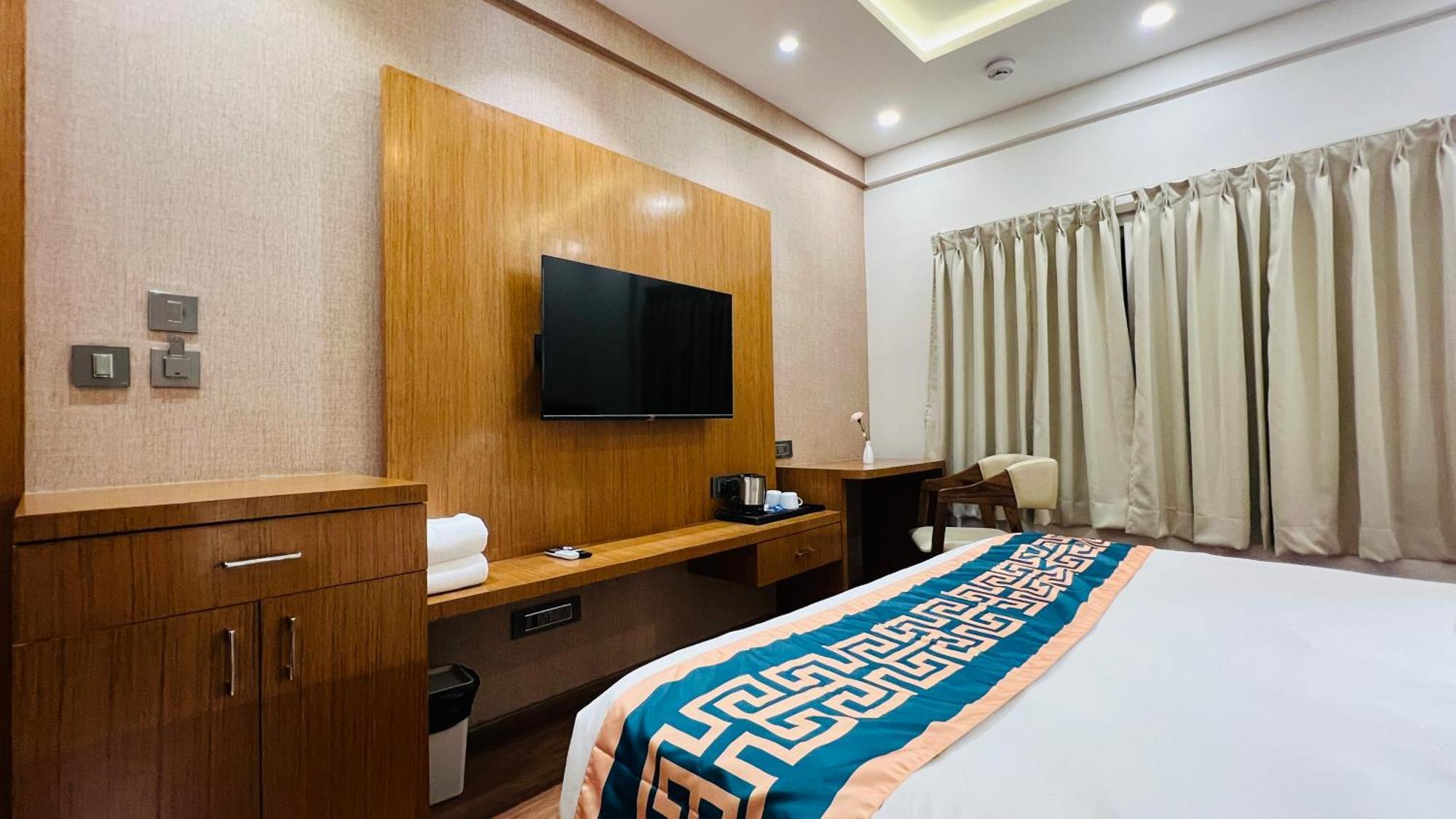 Hotel Aashraya Dod Jala Exterior photo